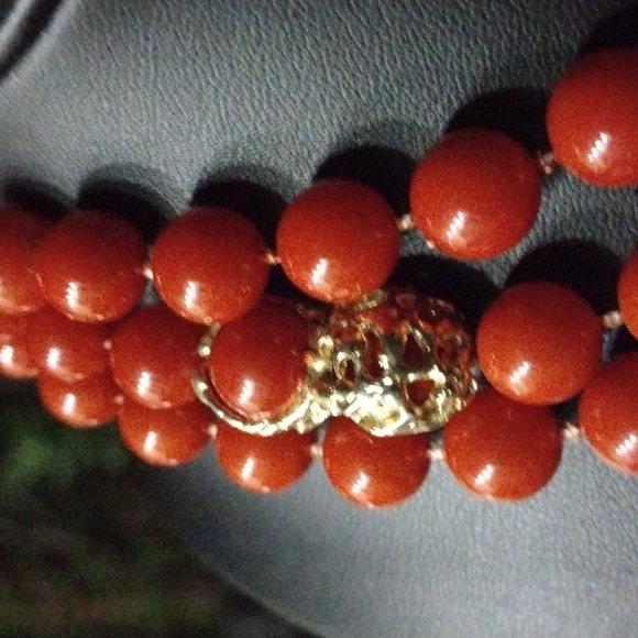 VINTAGE 50"+ 8mm Burnt Orange Lucite Bead Infinity Necklace w Gold Tone Detail - Picture 3 of 8